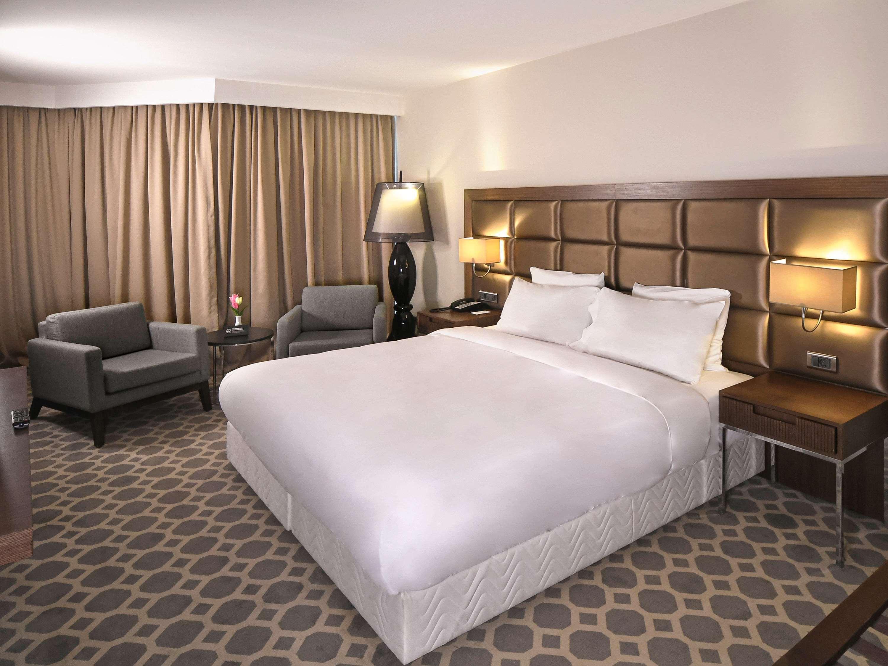 Mercure Istanbul West Hotel & Convention Center Bagian luar foto